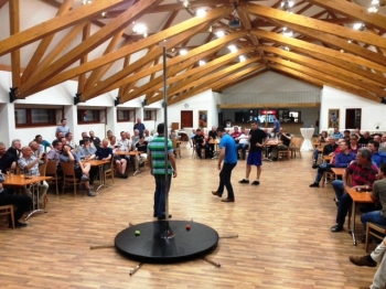 Pole dance-Akrobacie na tyči