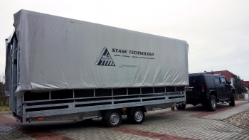 Mobilní pódium s ozvučením