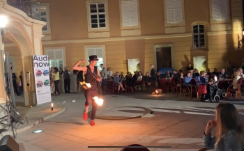 Vystoupení s obřím kruhem