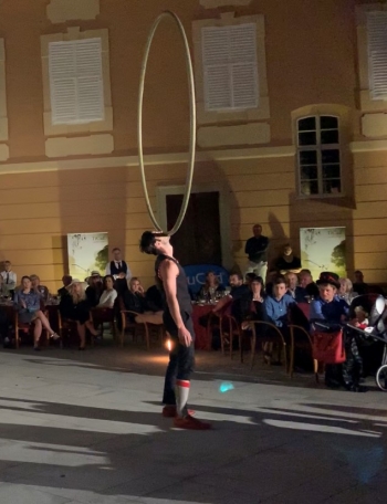 Vystoupení s obřím kruhem