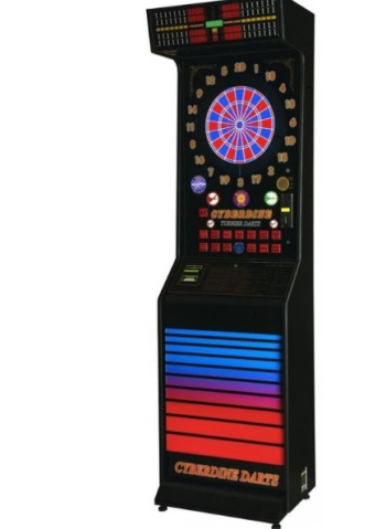 Stolní fotbálek a šipky