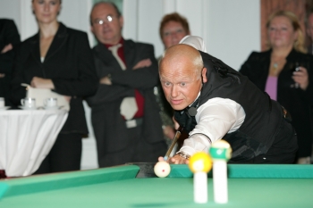 Jiří Korn koule na trubičkách - Halamka mobilní casino kasino