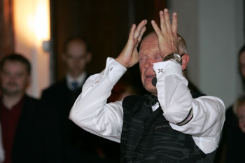 Jiří Korn už nemůže zpívat .. - Halamka mobilní casino kasino