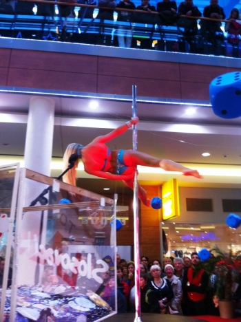 Pole dance-Akrobacie na tyči